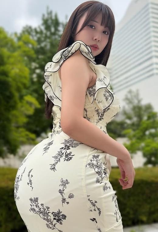 今天这套穿搭太显成熟，压箱底很久没有拿出来穿过了，夏天再不穿就过去啦