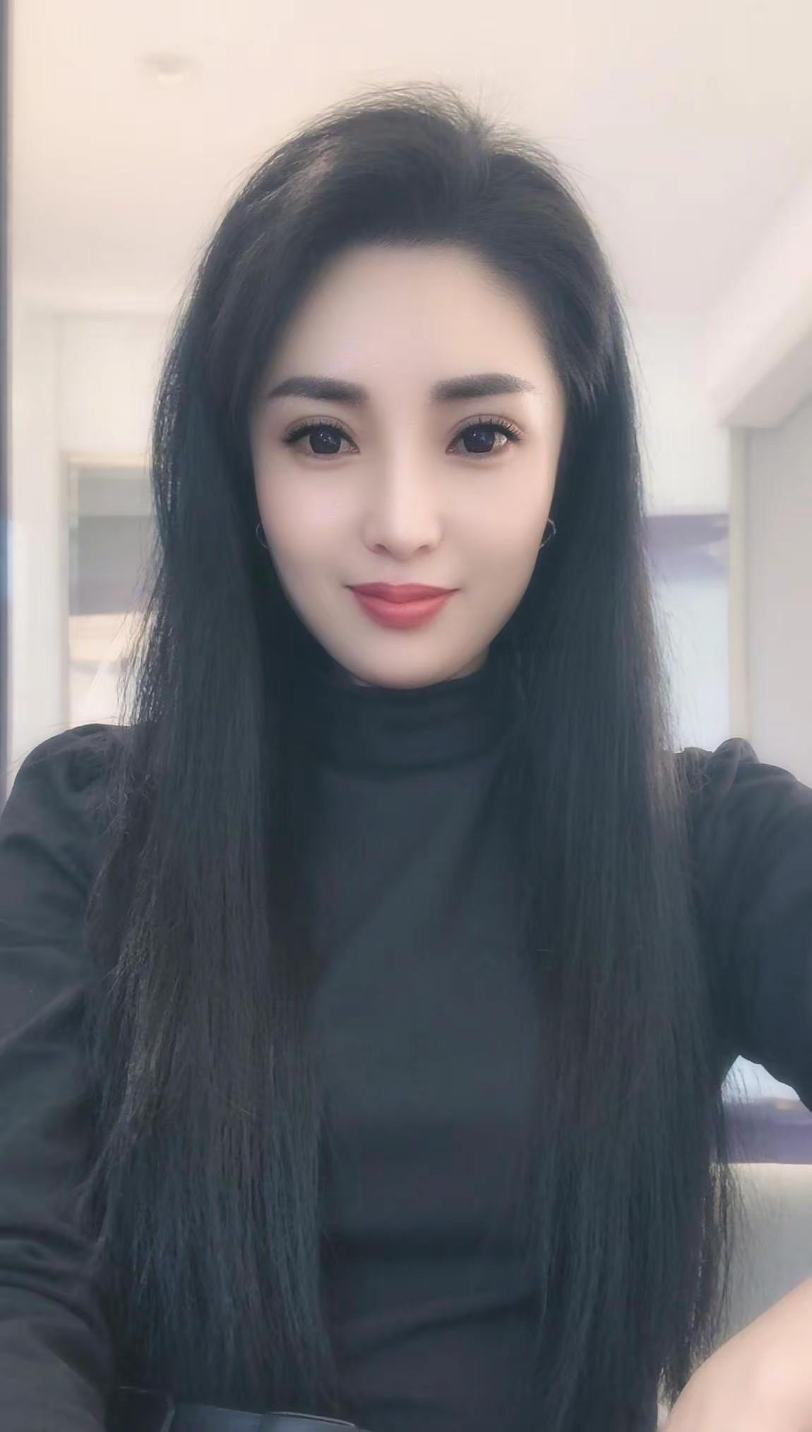 远看衣品，近看颜值，久看人品，能够同行同频的人比风景更重要。