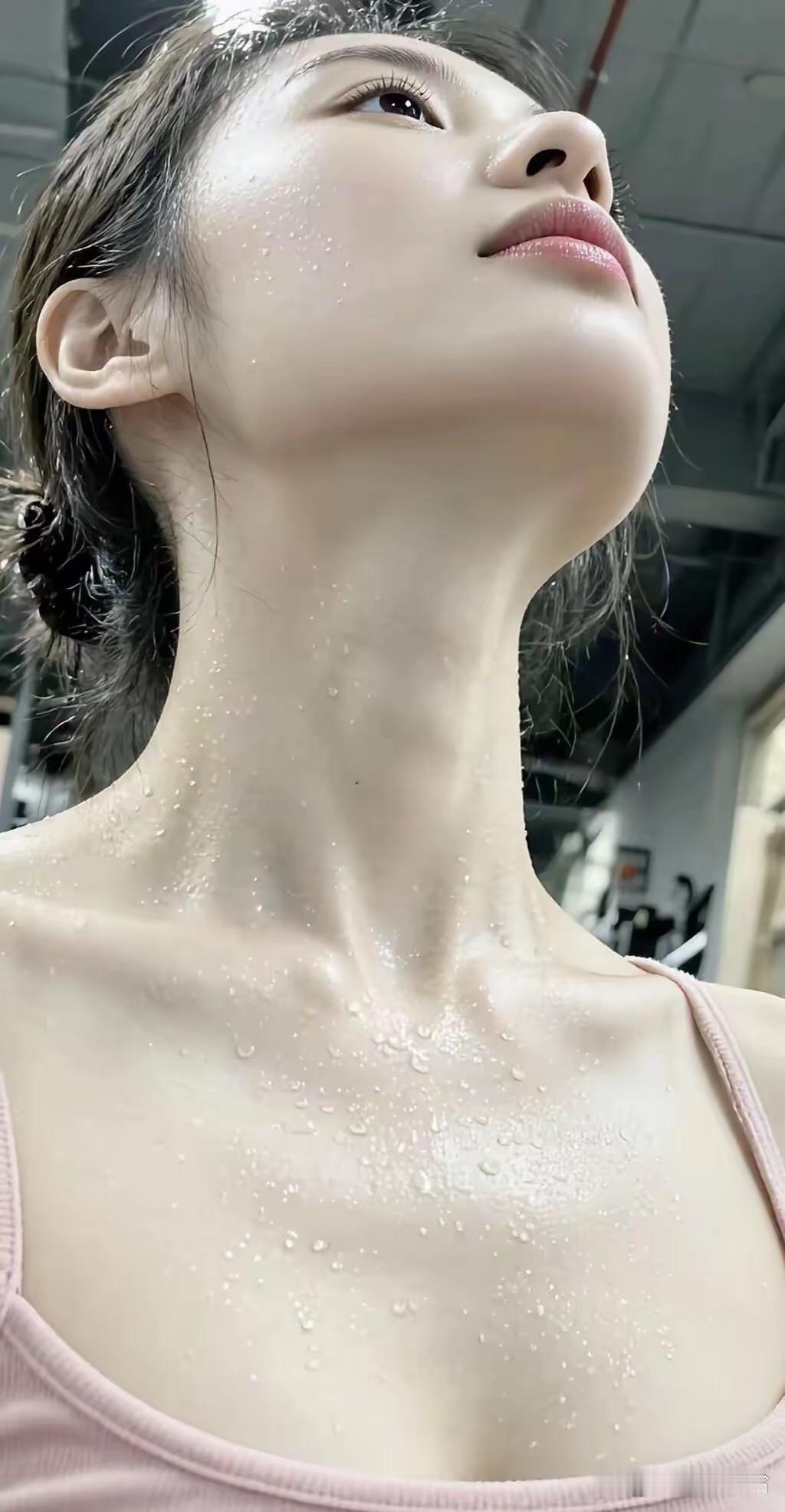下联：前仰后合。