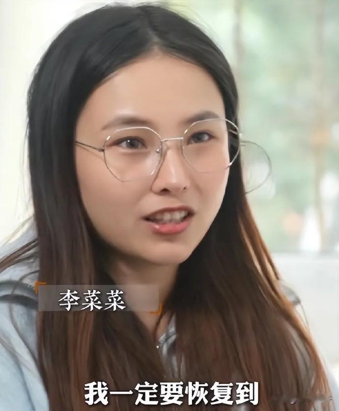 浙江，95后女孩患不死癌症，瘫痪在床，家人放弃让其自生自灭！女孩不认命，坐着轮椅