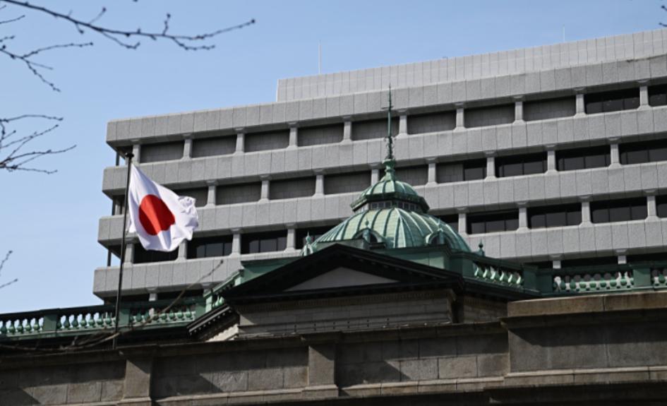 日本右翼最近又闹了出荒诞剧，对着政府喊着要没收中国人在日不动产，理由竟是“日本人