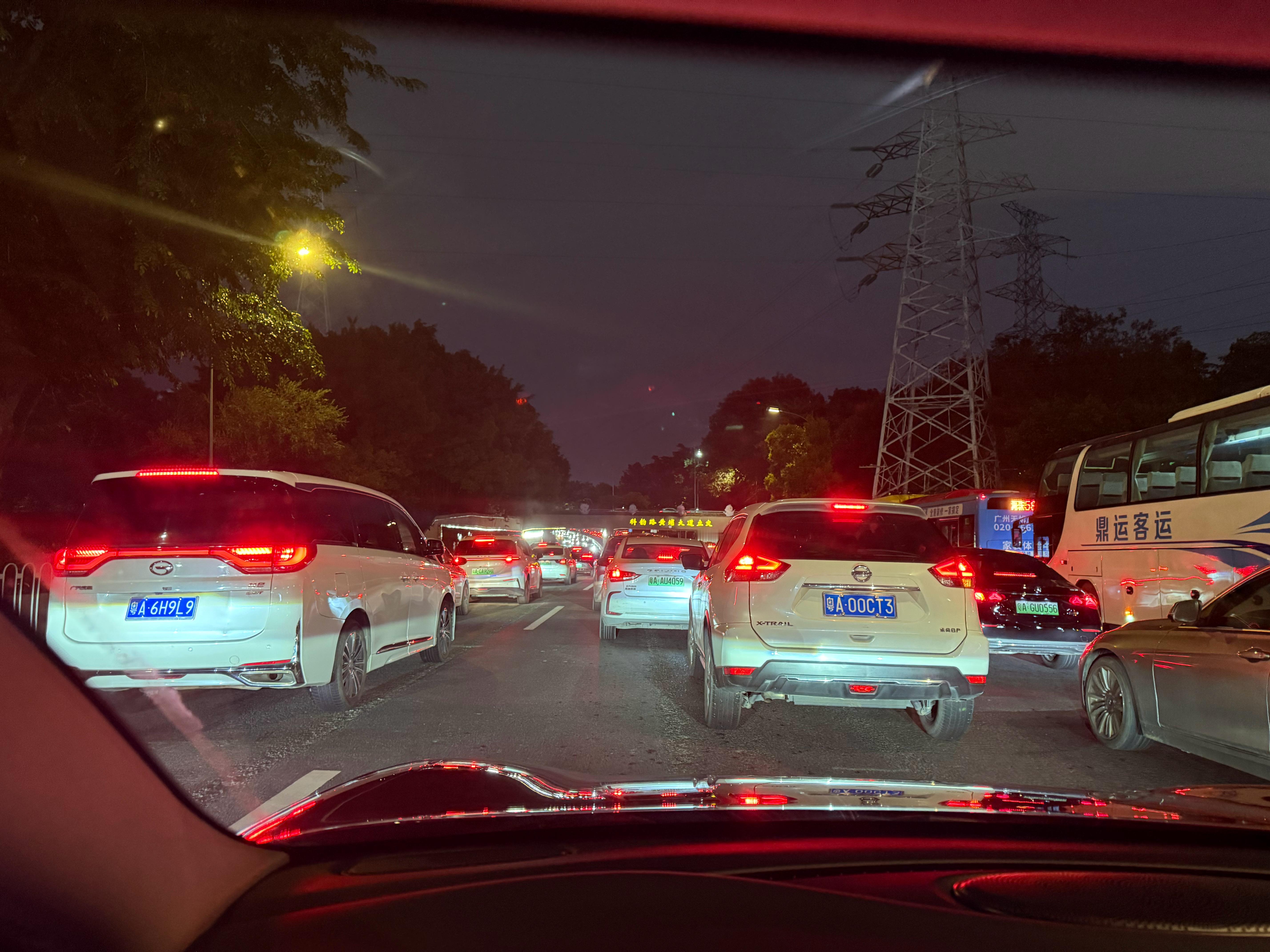 1. 广州单双号限行，市中心车还是挺多的，根本不存在没啥车影响我们城区 NOA 