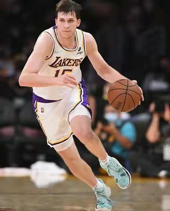 湖人不敌开拓者，暴露五位大神!
湖人无人，残阵征战，不敌开拓者，里夫斯，独挑大梁