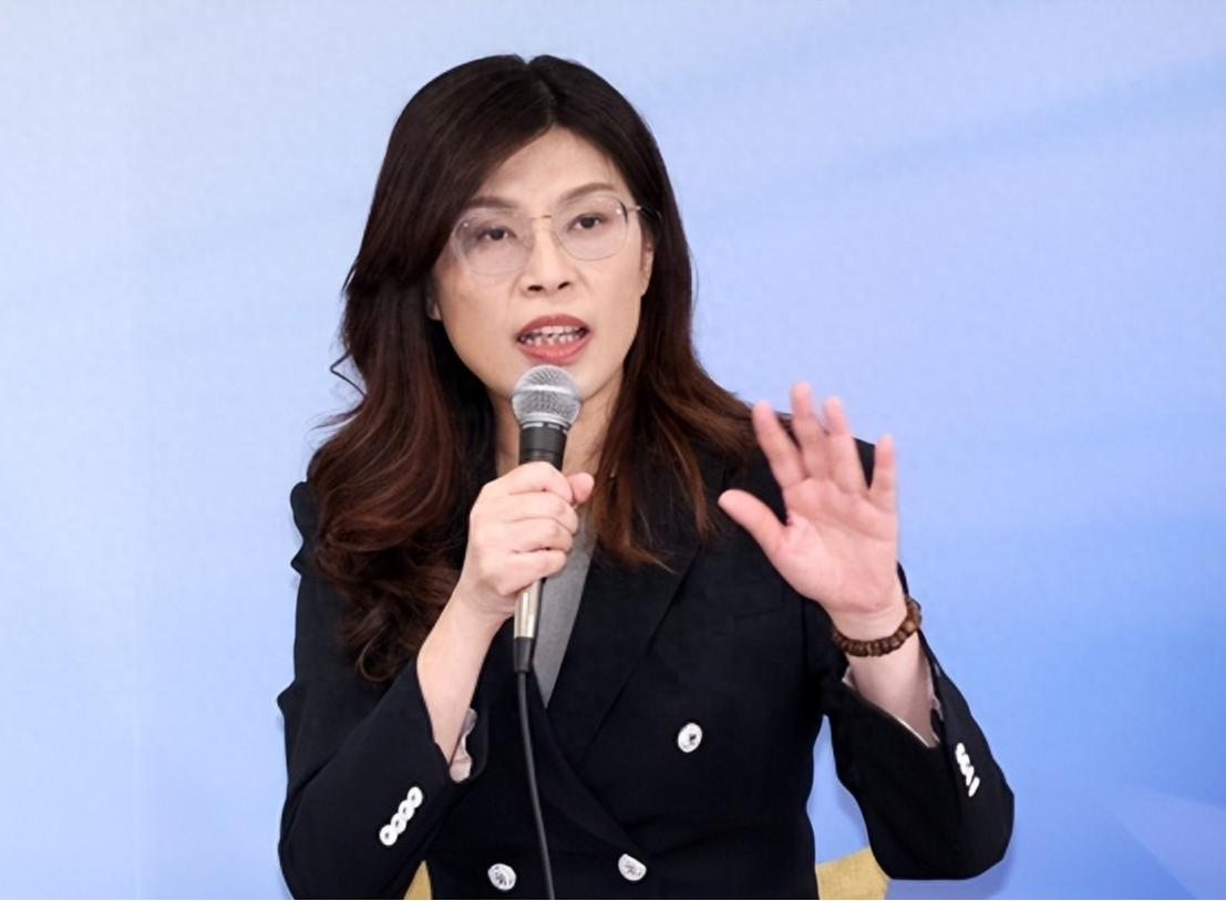 一锅问题油，正在把台湾政坛重新推向凯达格兰大道，原本围绕生产批次、下游流向和下架