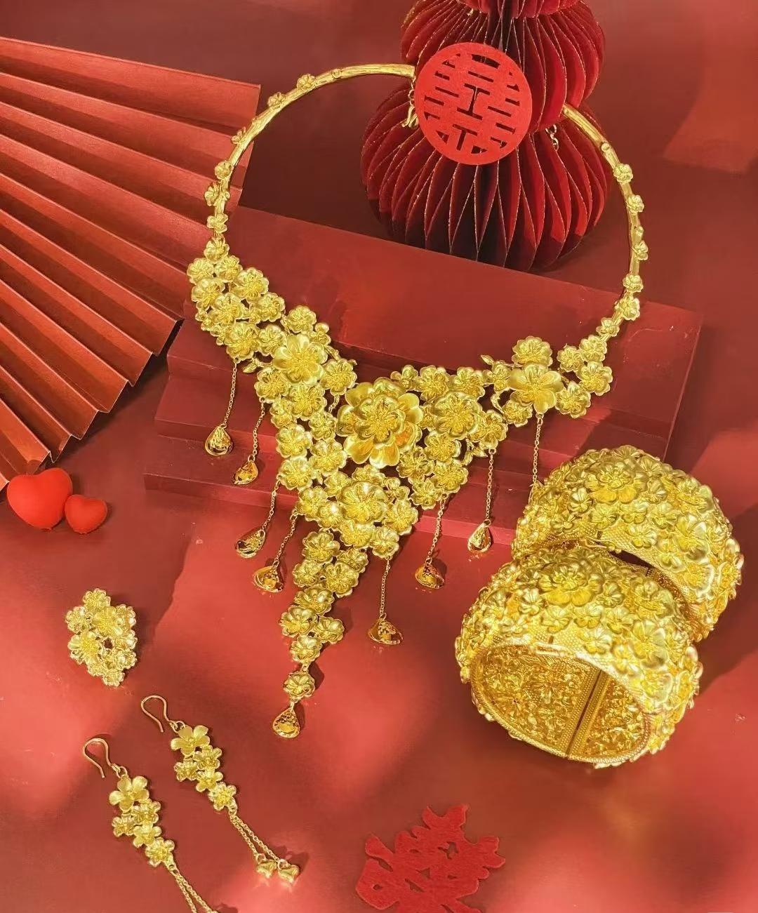 金价失控到1328！
银行金条被抢空！
打金店：每天都在加班赶工！

12月金价