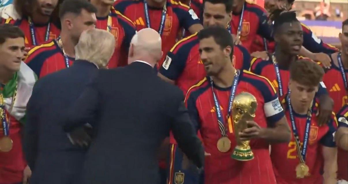 ‼️特朗普总统在美国新泽西州MetLife体育场正式向西班牙颁发FIFA世界杯奖