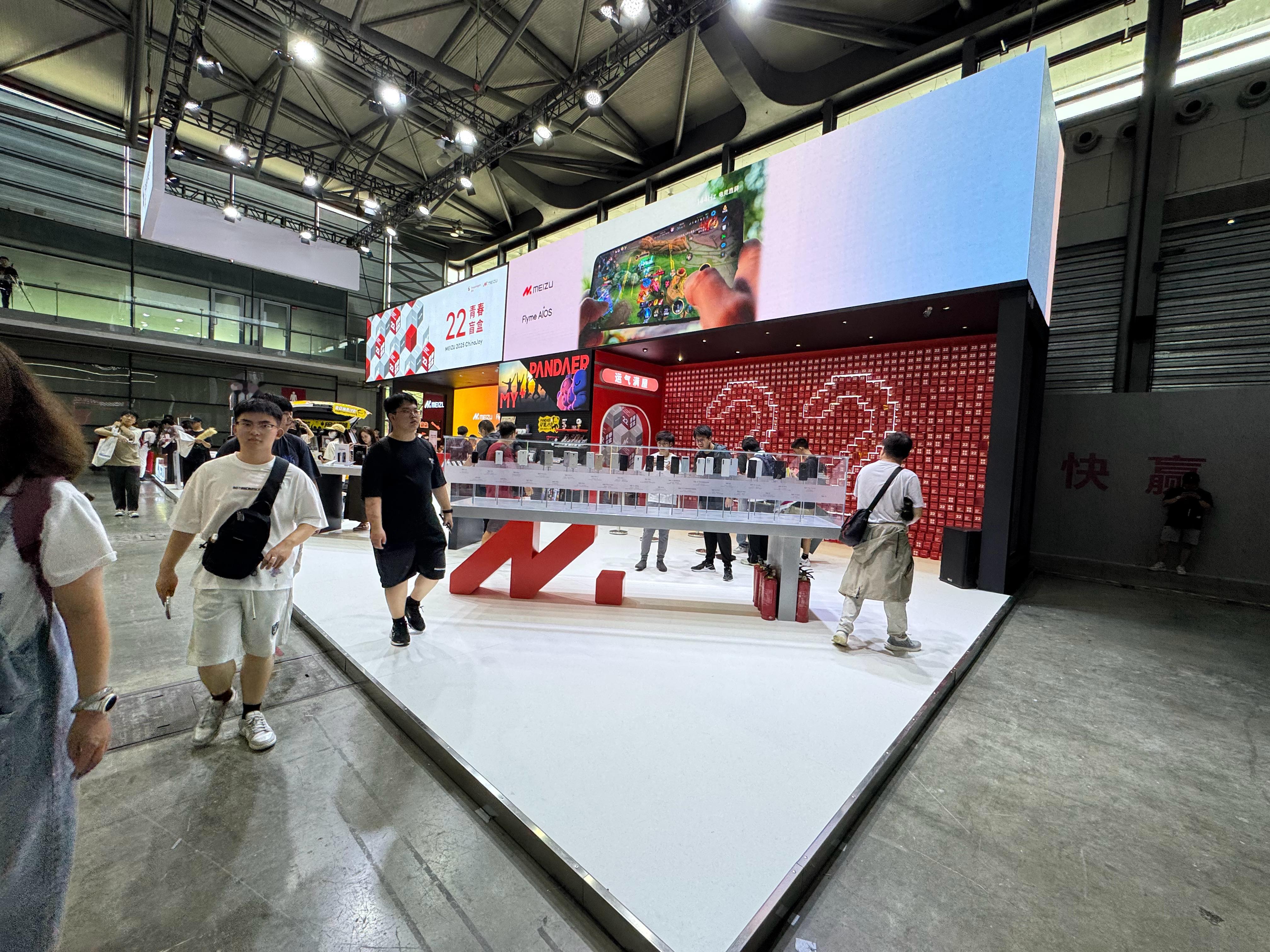 ChinaJoy魅族展台值得一看！时光长廊真的太有魅族味了，从M8到ZERO，满
