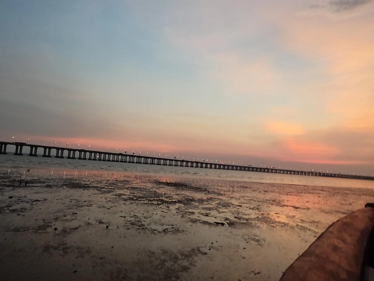来深圳后因为下雨一直都没怎么出去过，趁着不下雨的时候出去走走。
可能是因为工作日