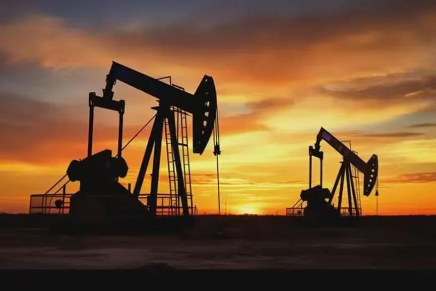 伊朗其实没那么脆弱！很多人认为，美国现在反向封锁了霍尔木兹海峡，彻底切断了伊朗的