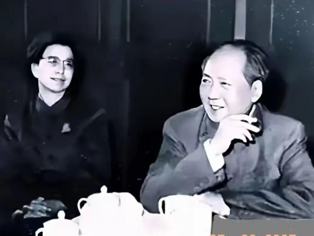 毛主席点评“样板戏”：为工农兵服务是文艺革命的根本！
从延安文艺座谈会上的讲话，