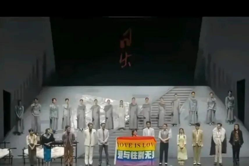 金星这一次真的是弄巧成拙了。
本来演出被拒可以正正常的私下沟通。
她在网络上发飙