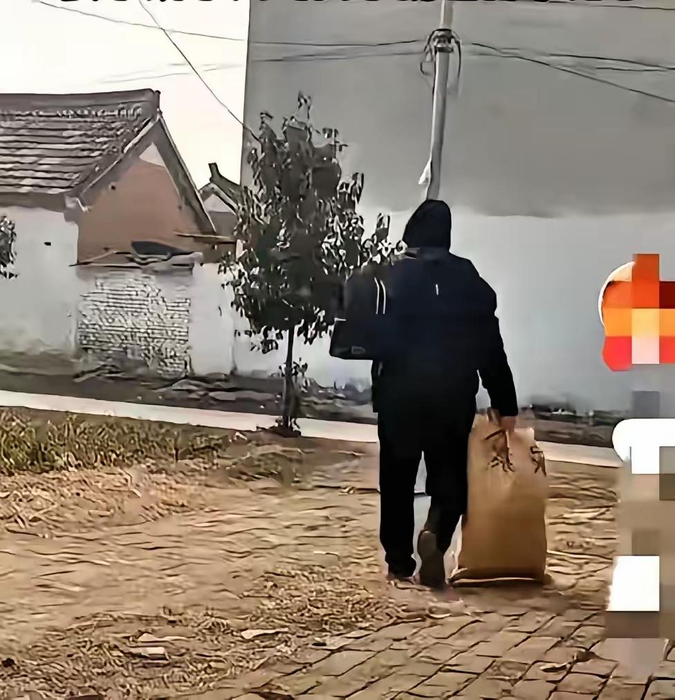 1000块钱击垮8年婚姻！上门女婿扛着蛇皮袋离开，背后真相太扎心

小年那天，河