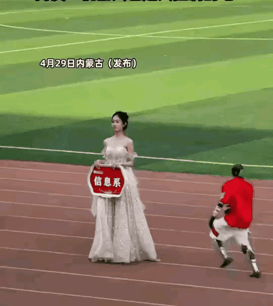 机器人也学坏了，很明显故意的～😡