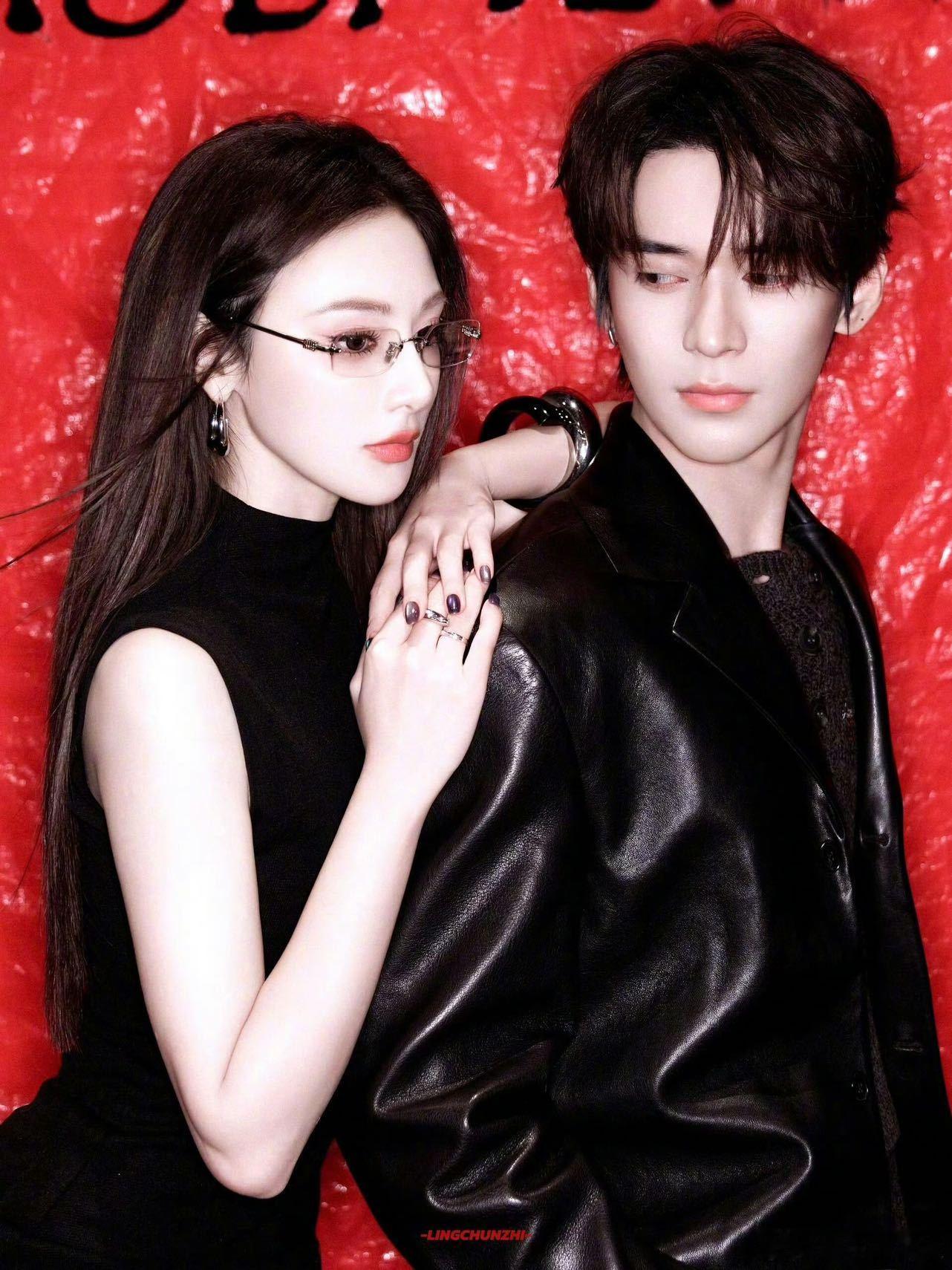 彭小苒是我们村最好的大厨 《暗河传》主演彭小苒与章时安在开封活动现场默契互动，将