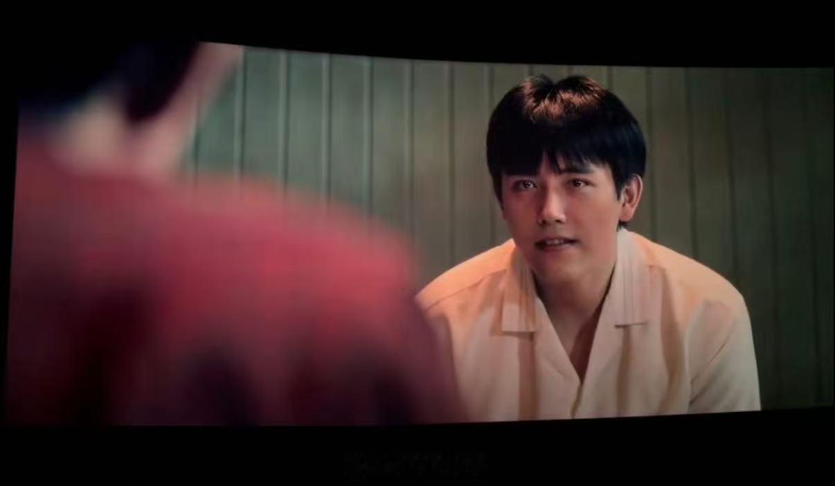 陈飞宇路演重现甜蜜蜜 陈飞宇这次真的甜蜜蜜不吓人 戏里发疯变脸，戏外温柔真诚，陈