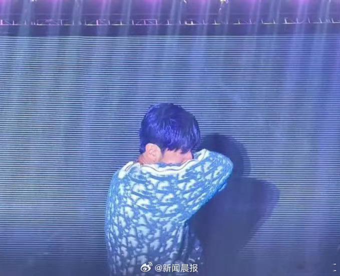 #周杰伦 哥平常是不随便流泪的#周杰伦在演唱会上被粉丝的发言感动的流泪了，谁的青