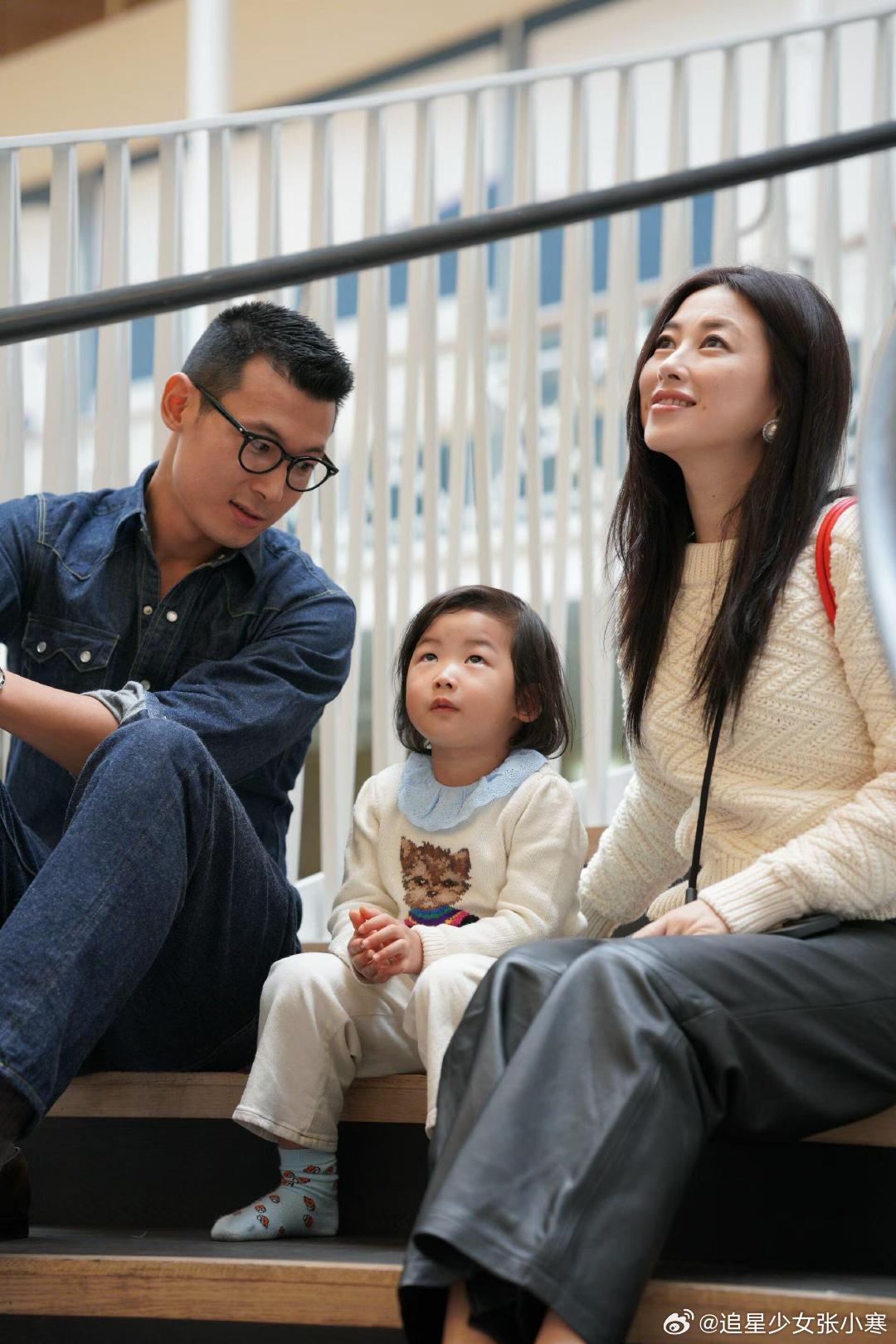 朱珠发文庆祝结婚五周年朱珠晒照庆祝结婚五周年朱珠发文庆祝结婚五周年，他们从二人世