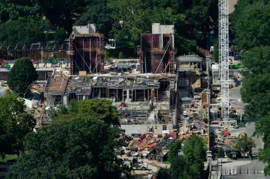 白宫东翼建设又遇到“幺蛾子”事：联邦上诉法院裁定，要求停止工程建设！
从8月4日