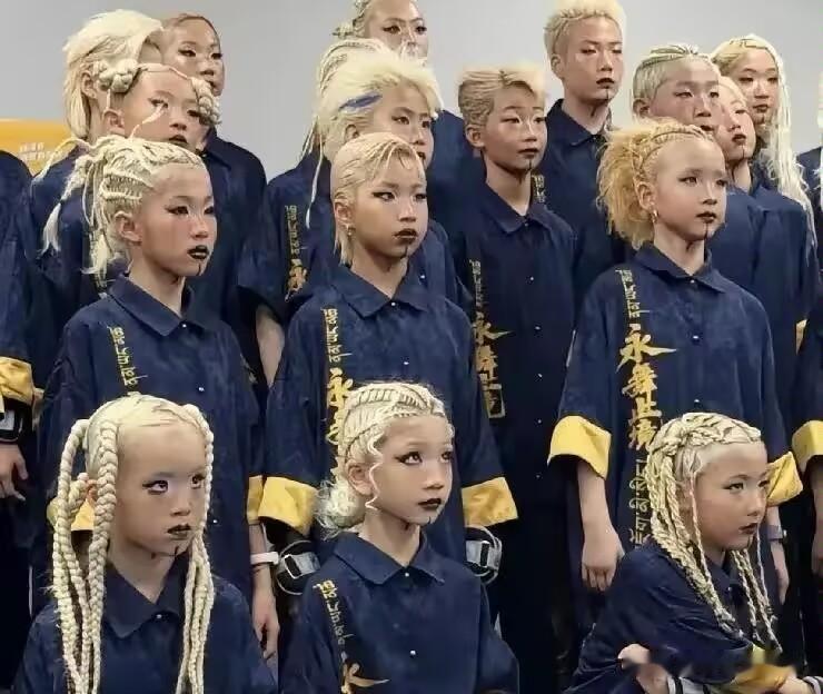 事已至此，少儿街舞暗黑妆造事件的张洺估计只有3条路；

第一条路、停止相关演出，