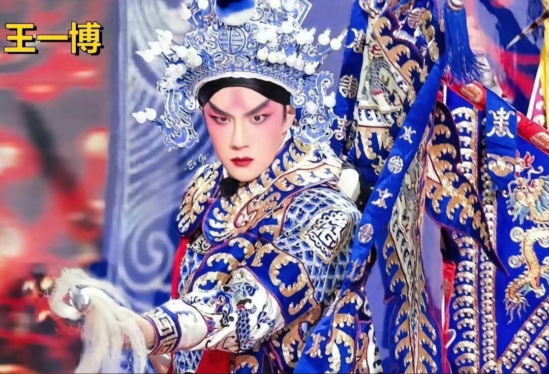 檀健次的旦角扮相堪称“绝色”，那尹正的“奇美”！王一博的武生戎装，更是风骨飒沓如