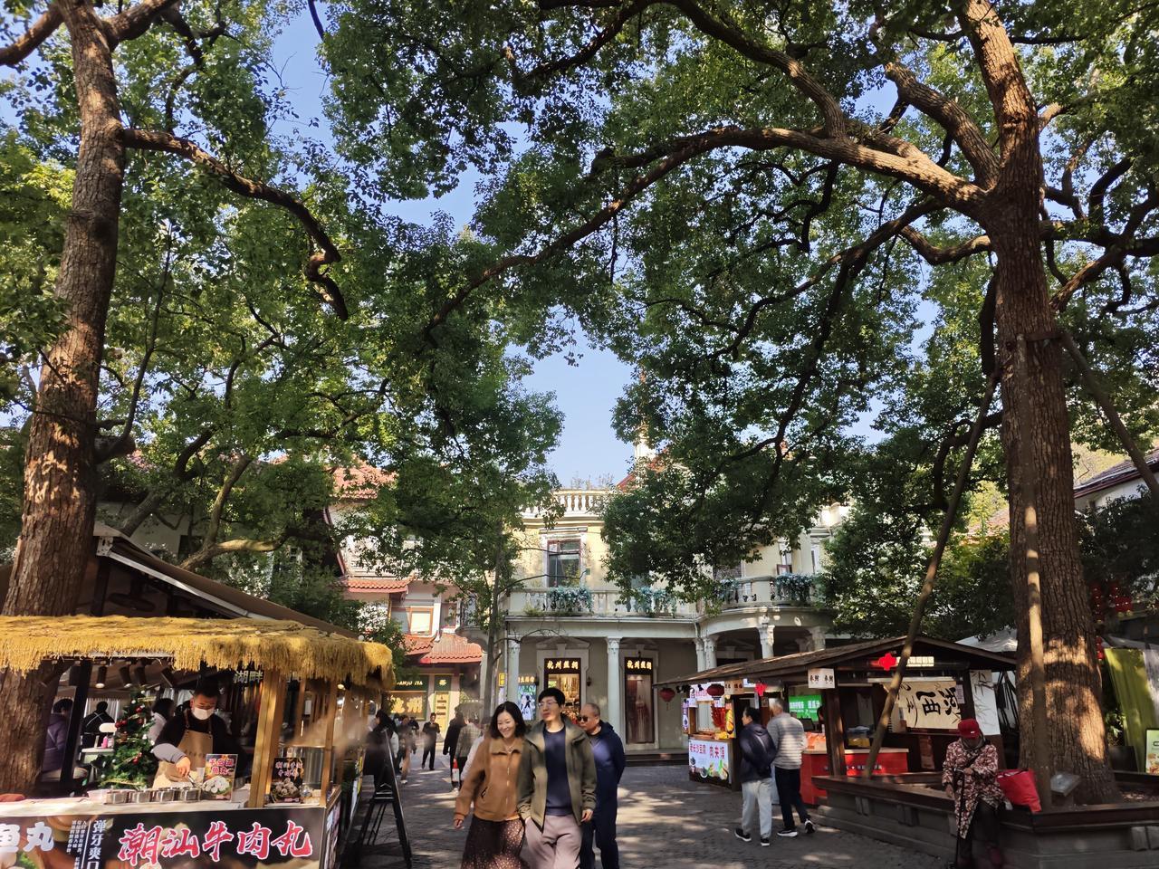 老人不愿与儿女同住，是因为老人长期以来形成了自己独特的生活习惯和节奏。在熟悉且自