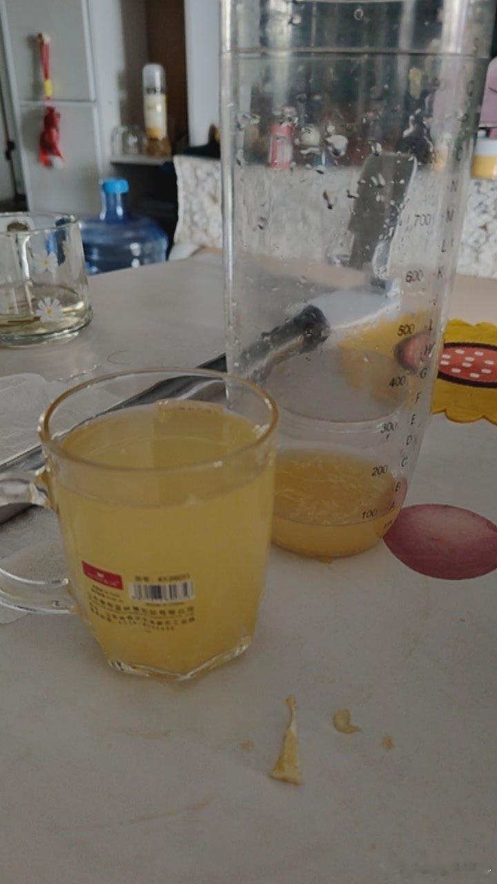刚刚出去打羽毛球，打了好几个来回。本来计划我跟大哥我俩打会了。结果下楼的途中遇到