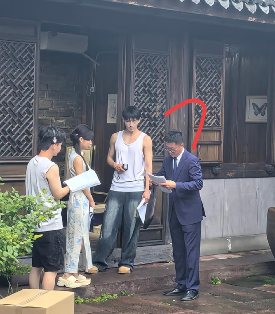 这男人是做什么工作的？