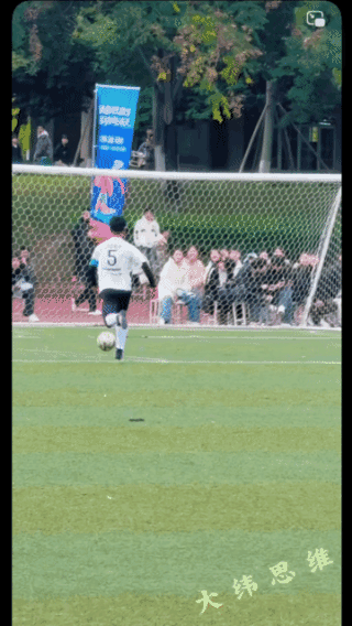 谁能干出这事儿？
临门一脚，
人进去了，
球却飞走了！