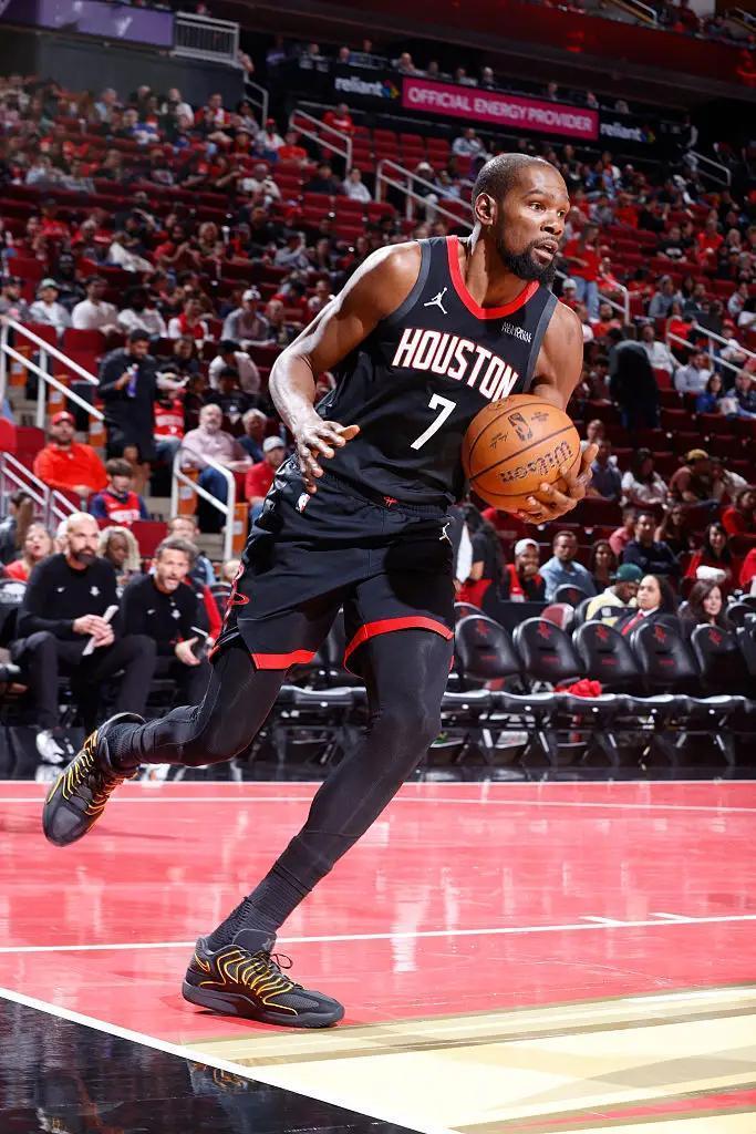 你觉得杜兰特是历史最强中投王吗?还不能算是历史最强，只能说没有冷区