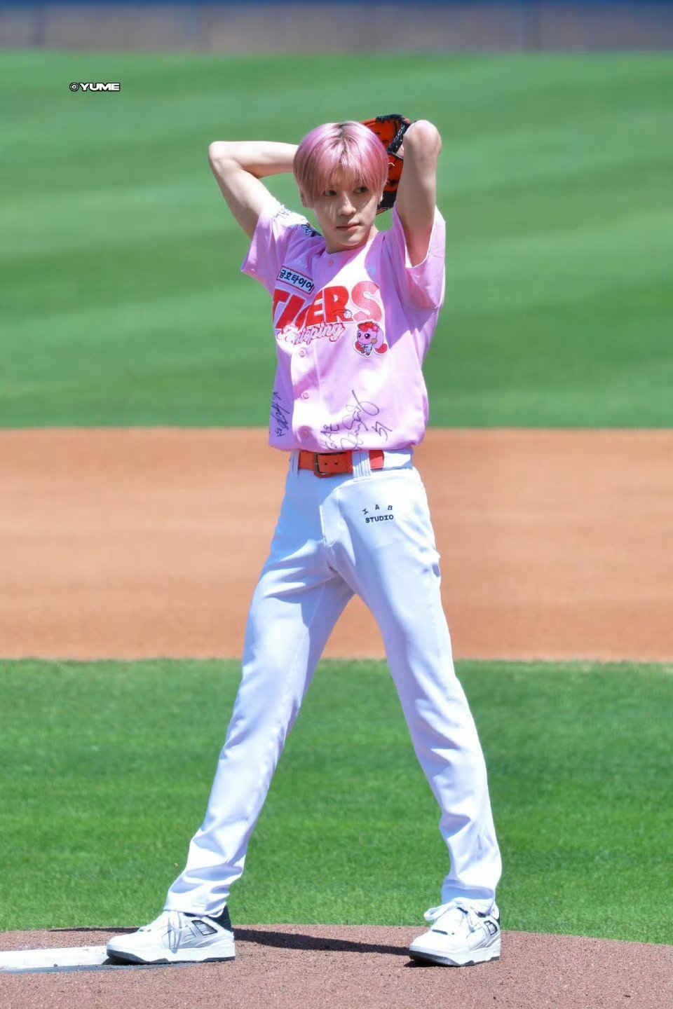 吴是温开球图🈶 ​​​