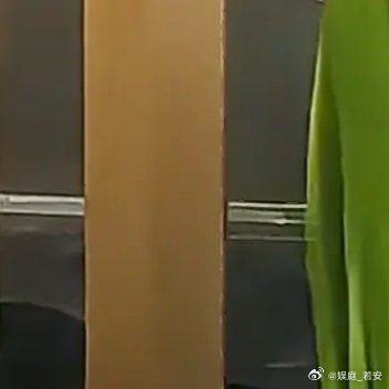 宋妍霏这臀直接把人看愣，腰细臀翘比例太逆天，完全不像P图也不像垫的！常年普拉提+