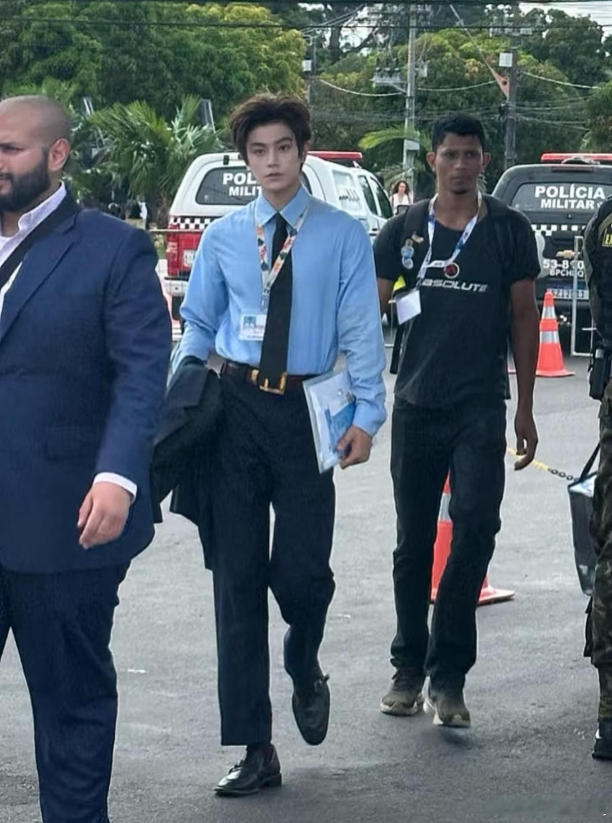 路人拍的丁禹兮，状态不错啊 