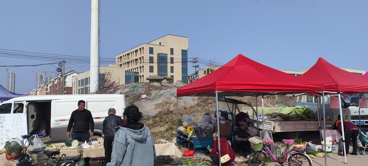 山东淄博南石集上，日本人修的飞机窝子，植物园里面还有一个