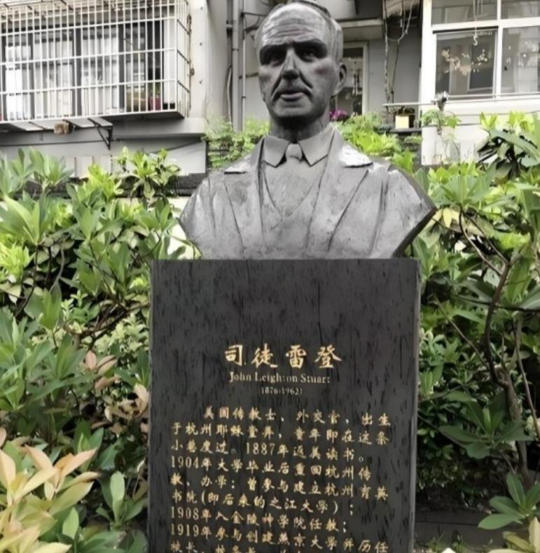 如果放下固有政治视角，单纯依托真实历史细节客观梳理，实事求是来讲，司徒雷登一生大