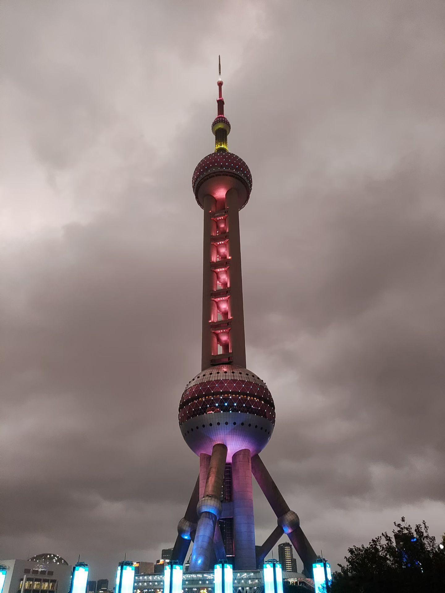 上海台风上海台风上了热搜第一，不是还没来吗？这么多人讨论？据说现在上海市民对台风