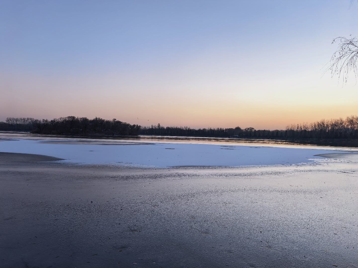 冒着再次摔倒的风险，再来一组今天的，特意不带水印，供大家选用，我要啥你们懂的。颐