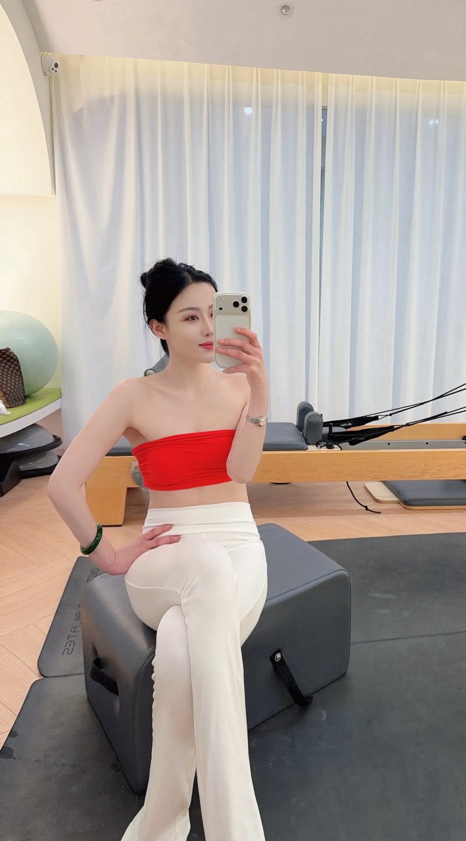 美好的一天从清晨开始，让你变瘦变美的瑜伽课堂.