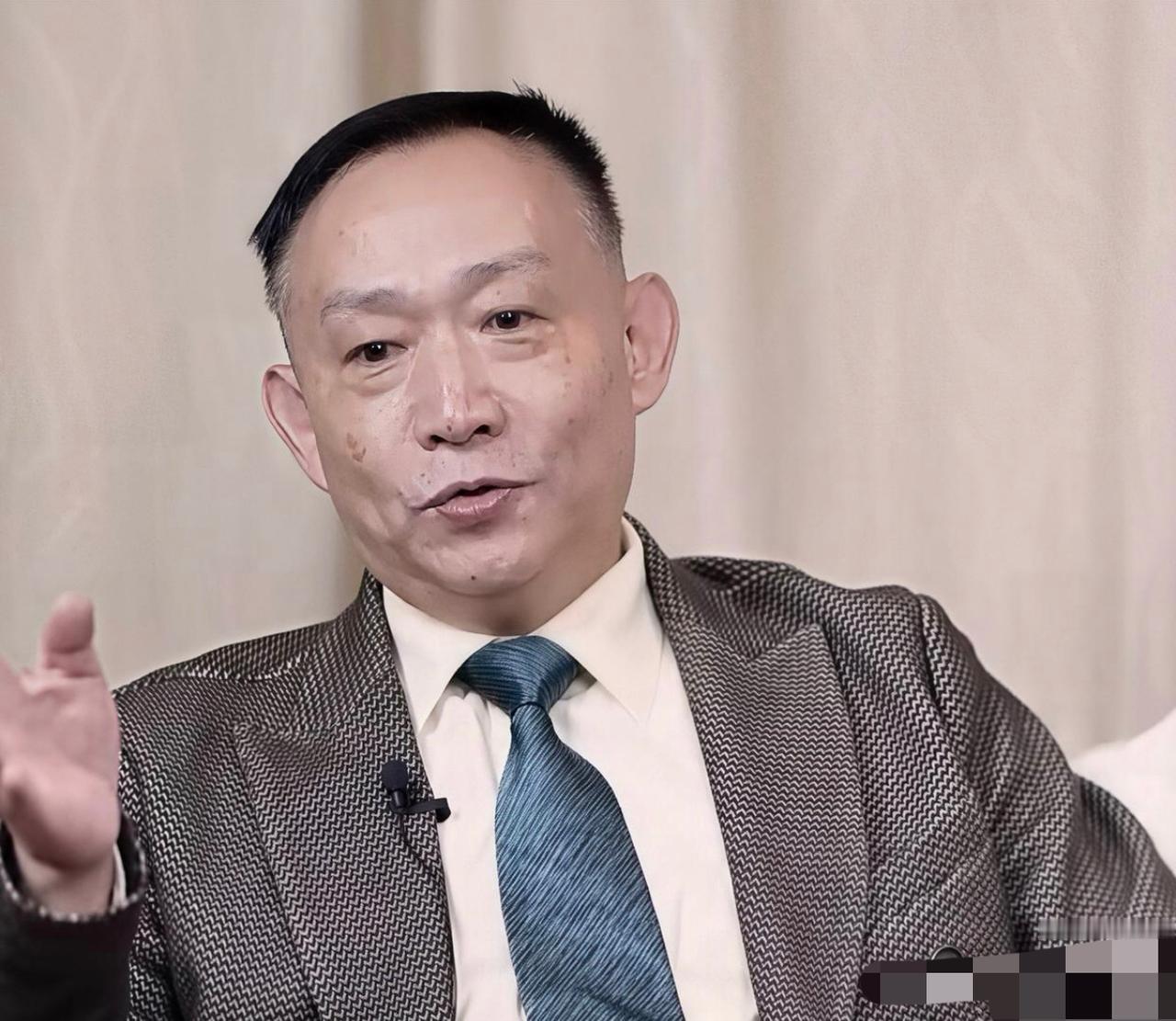 高端论坛上，国内不少学者竟把美籍日裔学者辜朝明的套路奉为救世良方，鼓吹直接发钱和