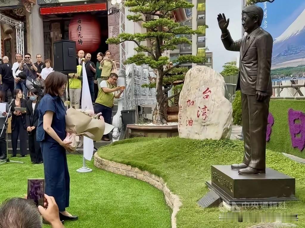 看到中国台湾地区高雄红毛港保安堂有个用日本前首相安倍晋三命名的公园。

5月9日