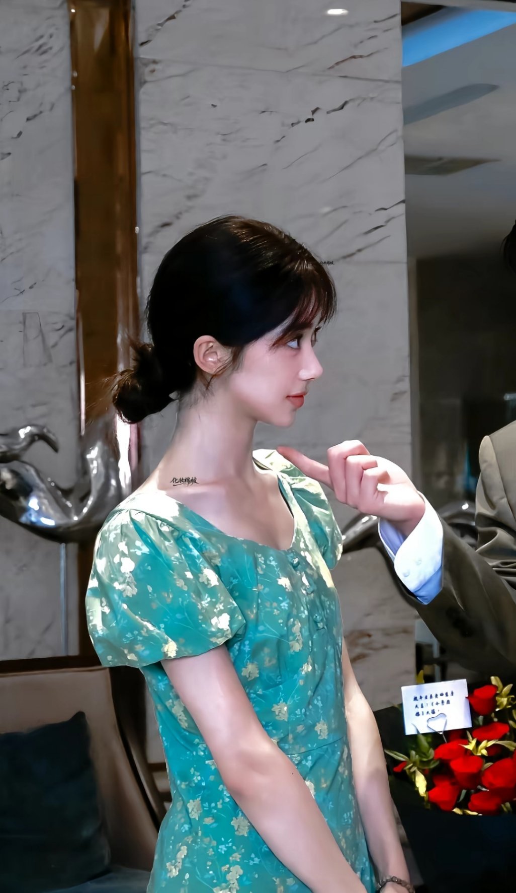 【王影璐】就这样等着葡萄大眼 眸光亮晶晶的盯着你讲话cr 化妆棉被·王影璐无邪路