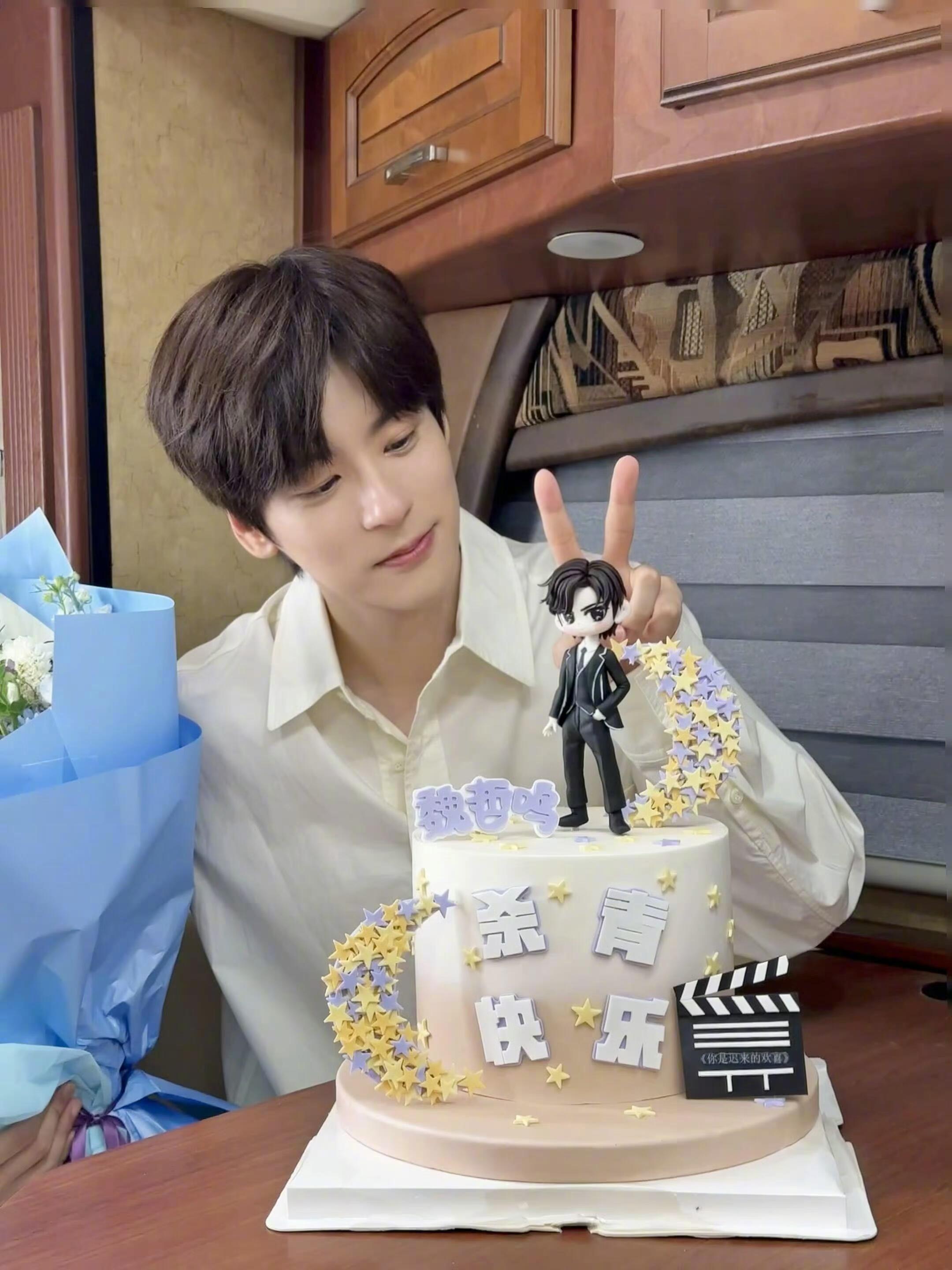 一部剧集齐四款魏哲鸣 谁能抵挡住四款魏哲鸣的魅力啊！职场Leader的果断、生活