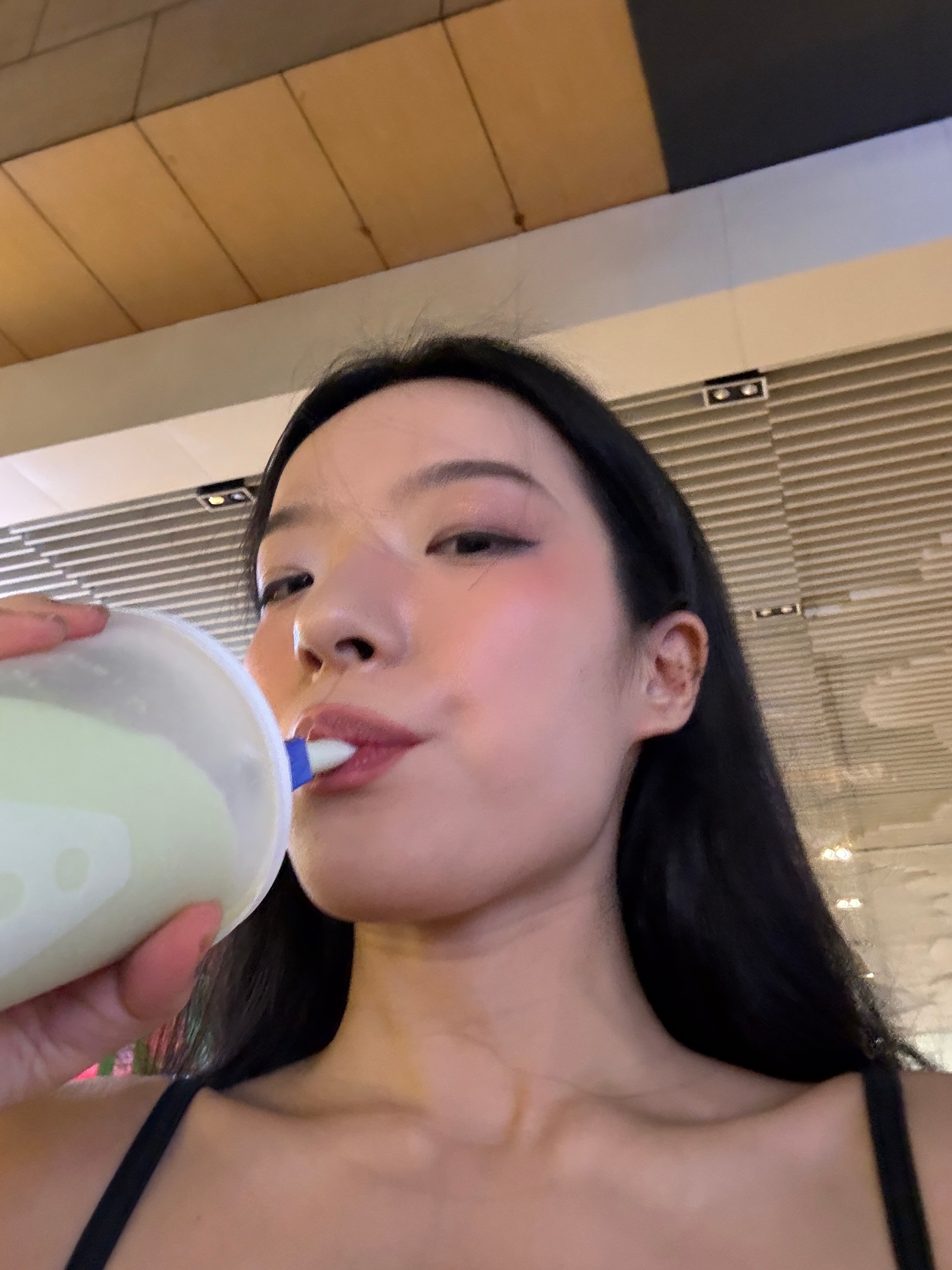 这个天每天要喝三大杯牛油果冰沙 