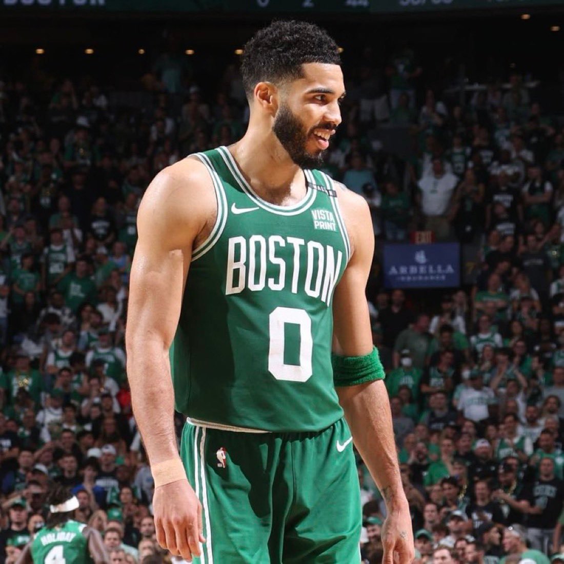 shams：种种迹象表明，杰森·塔图姆将于本周对阵独行侠的比赛中重返赛场 