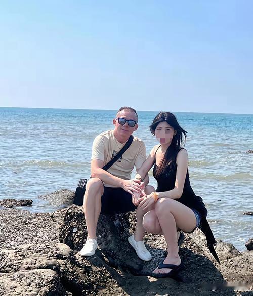 男人更喜欢比自己小的女生交往
我今年68岁，喜欢年纪小的女人，我喜欢和年轻的女生