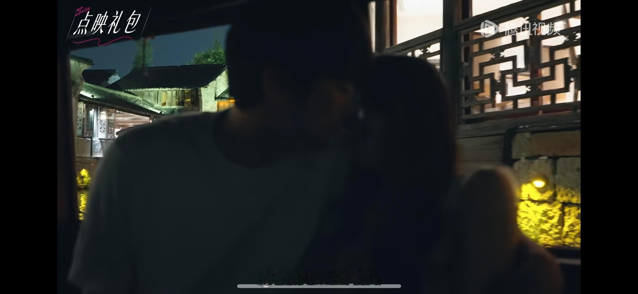 周佑凌一直盯着柳柳的嘴想亲柳柳周佑凌热恋期 热恋期就是这样的 