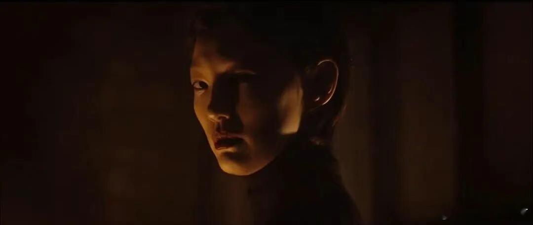 李亚鹏的「人味」和上位者的「变异」想要在社会这盘实况游戏里混出来，人有时候得学会