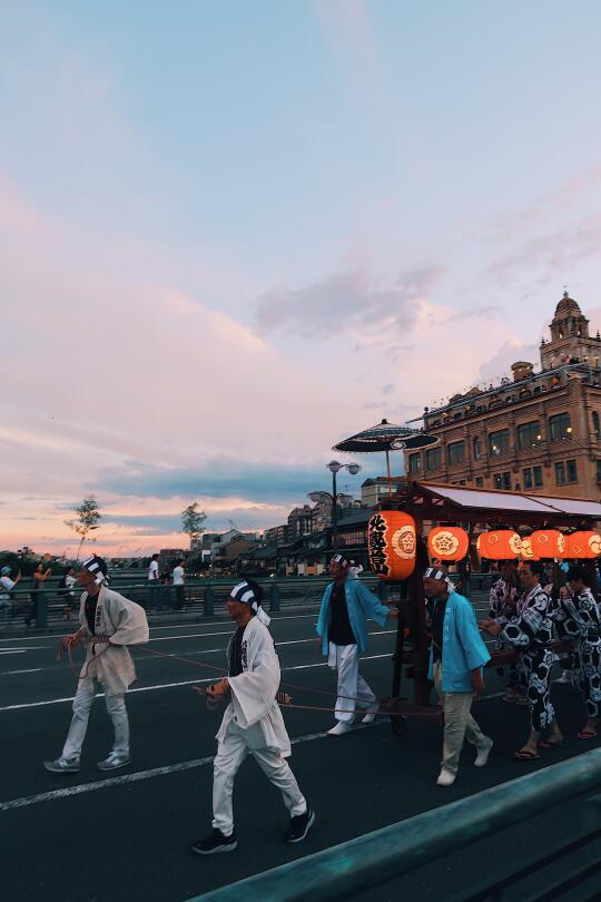 到京都第一天就超级幸运地遇到了只衹园祭👘