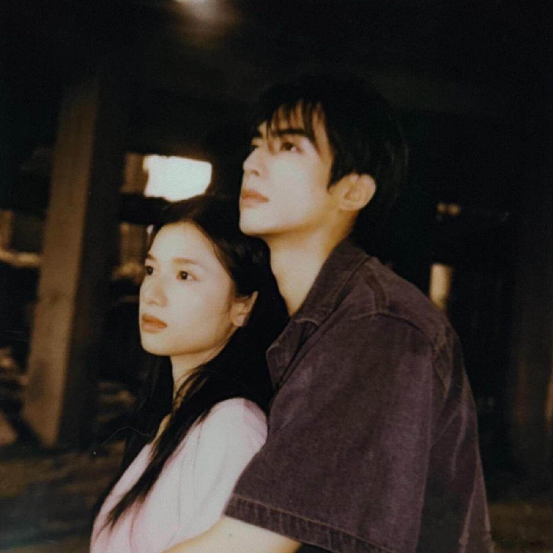 野狗骨头这集写实 野狗骨头写实 陈异变声期打电话被苗靖调侃夹子音，还被兄弟轮番教