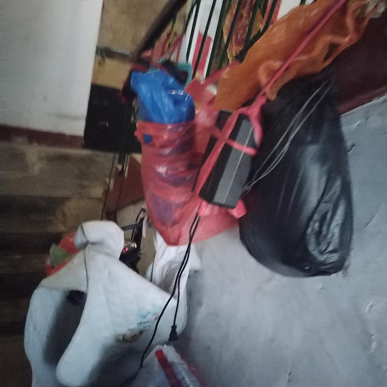 这样的邻居真是让我痛苦又无奈！我楼下的邻居太奇葩了，他们把楼梯当成自己的家，把方