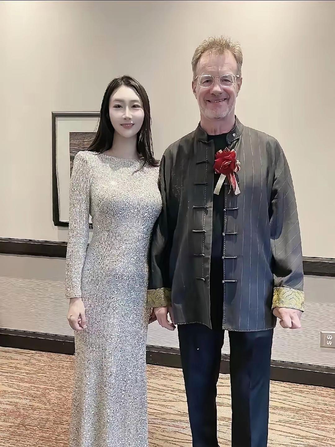 差距太惊人了！

加拿大籍的“大山”在中国生活了将近20年，迎娶温柔漂亮的重庆妻
